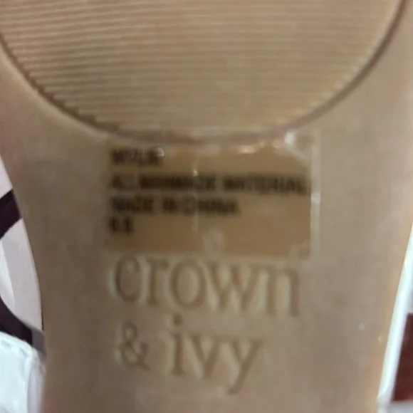 Crown & Ivy Sandals - Picture 5 of 5